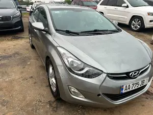 Hyundai Elantra GLS Sedan FWD (1.8L 4cyl 6M) 2013 Gris