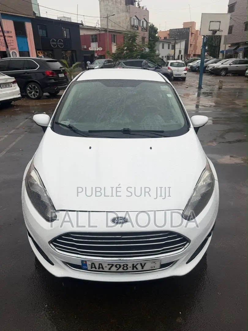 Ford Fiesta 2015 Blanc
