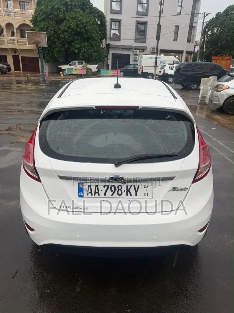 Ford Fiesta 2015 Blanc