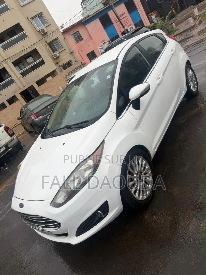 Ford Fiesta 2015 Blanc