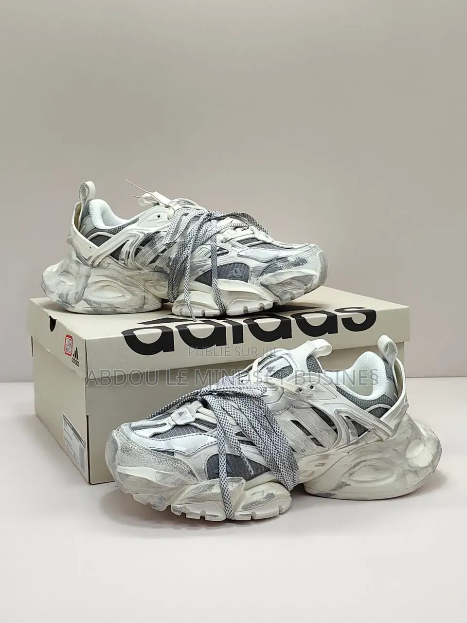 Adidas Adistar Blanc-Gris Disponible