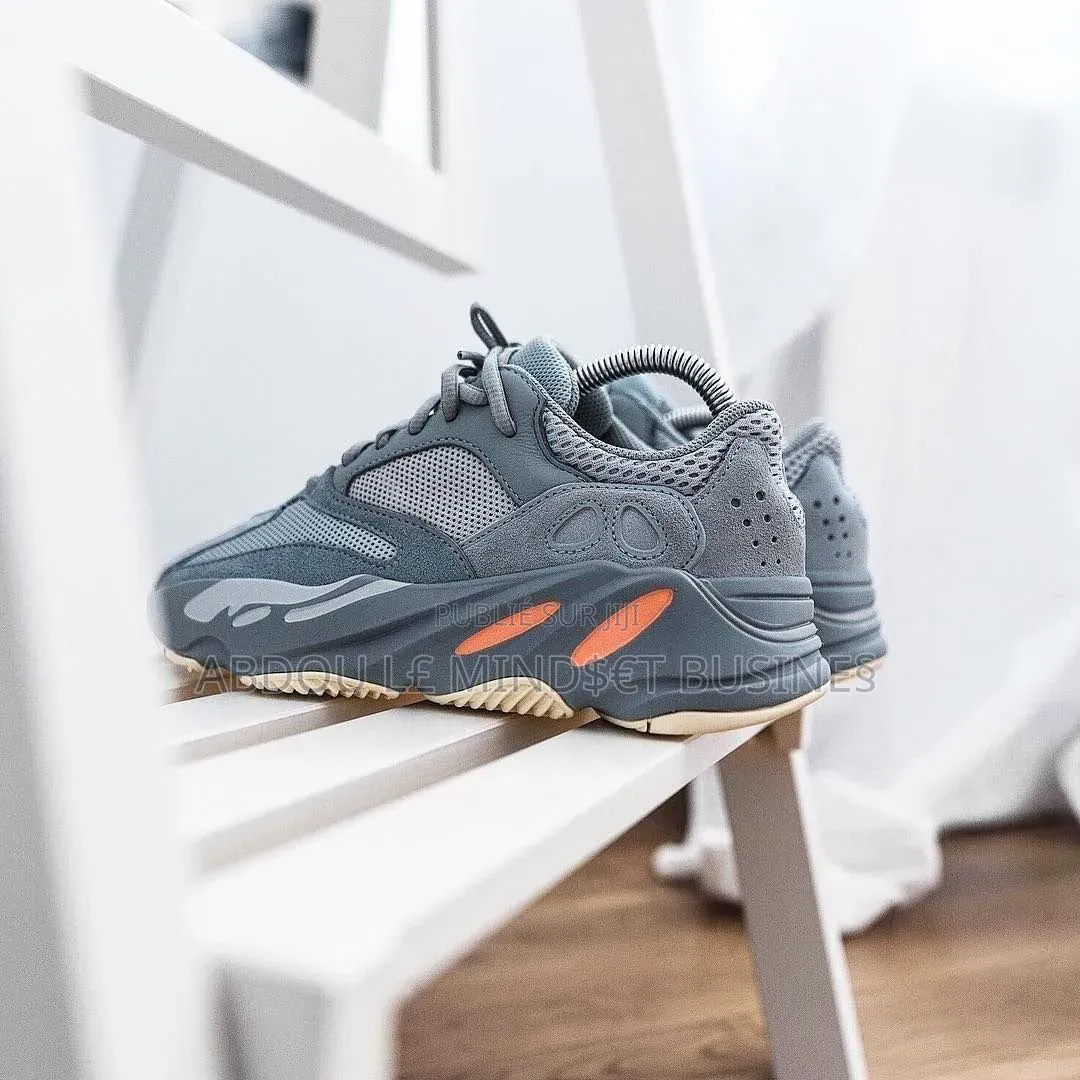 Yeezy Boost 700 V3 Bleu Disponible