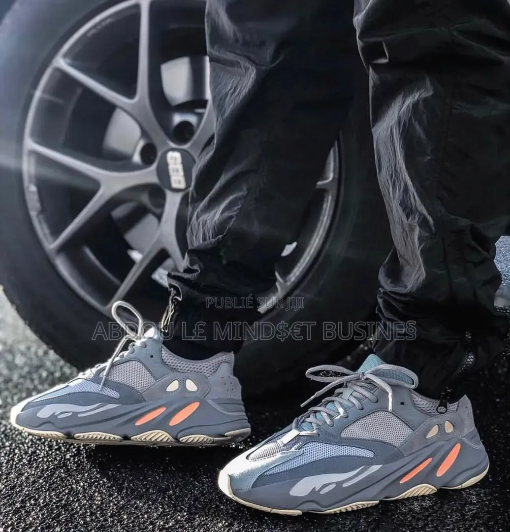 Yeezy Boost 700 V3 Bleu Disponible