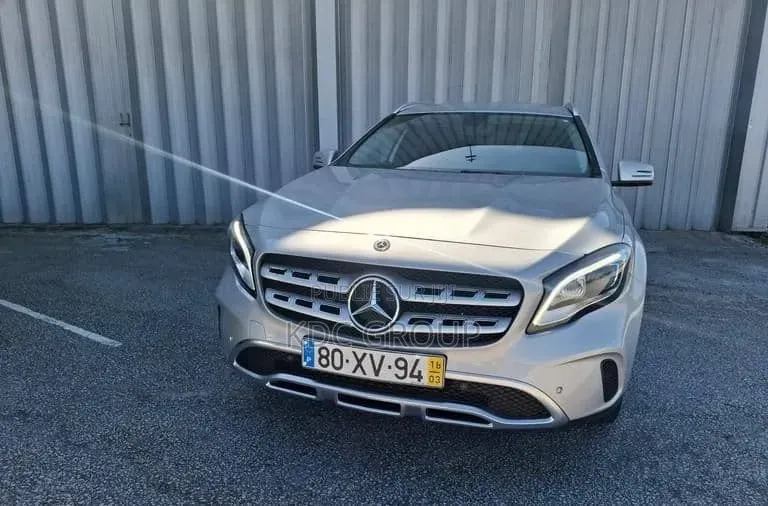 Mercedes-Benz CLA-Class 2018 Gris