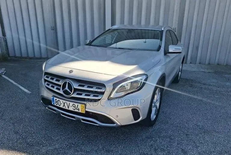 Mercedes-Benz CLA-Class 2018 Gris