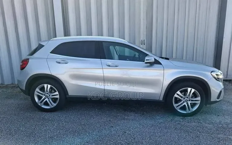 Mercedes-Benz CLA-Class 2018 Gris