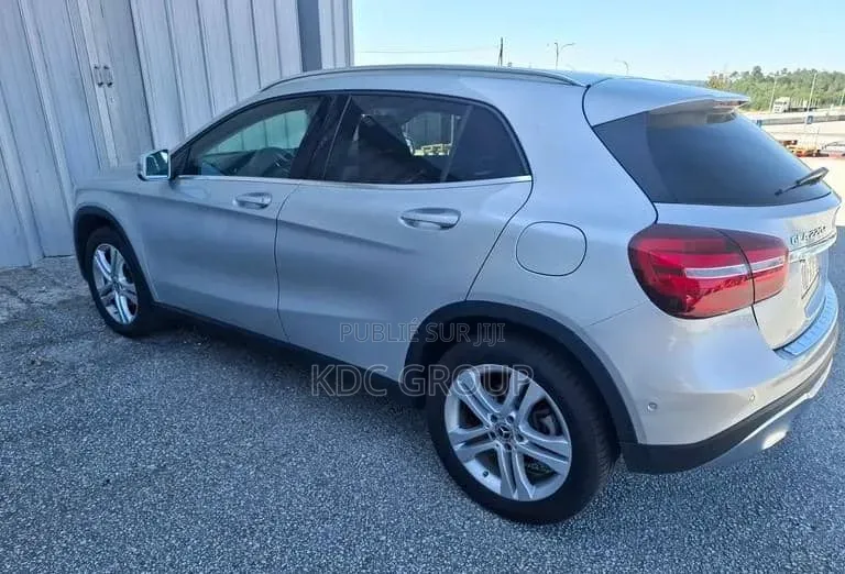 Mercedes-Benz CLA-Class 2018 Gris