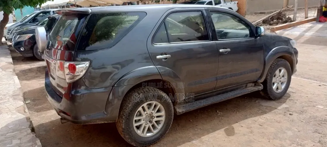 Toyota Fortuner 2015 Gris
