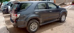 Toyota Fortuner 2015 Gris