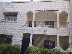6chbre Maison dans Villa R+1, Grand Yoff à Vendre