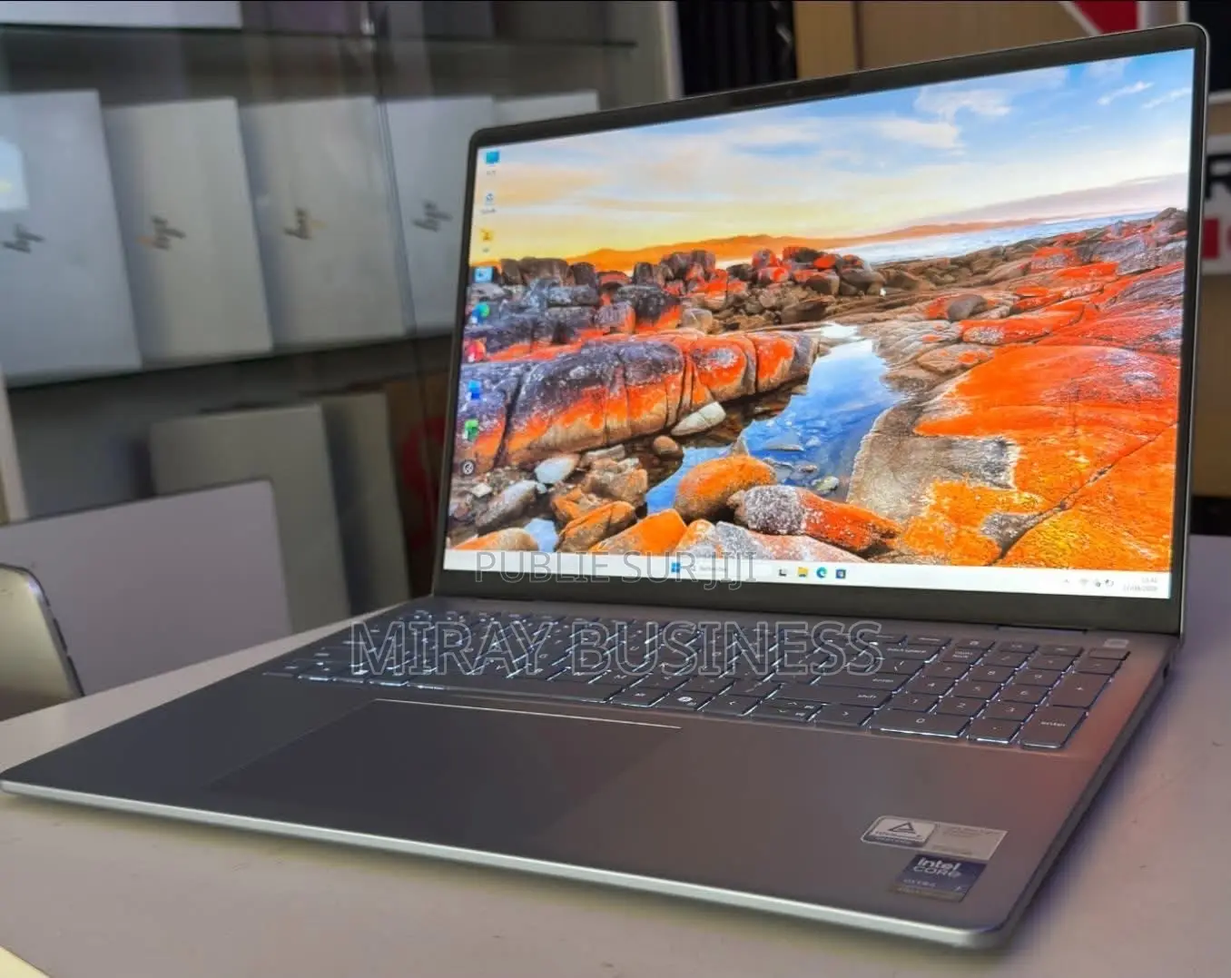 Dell Inspiron 16 5645 16GB Intel Core Ultra 7 SSD 512GB