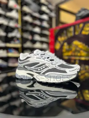 SAUCONY Omni 9