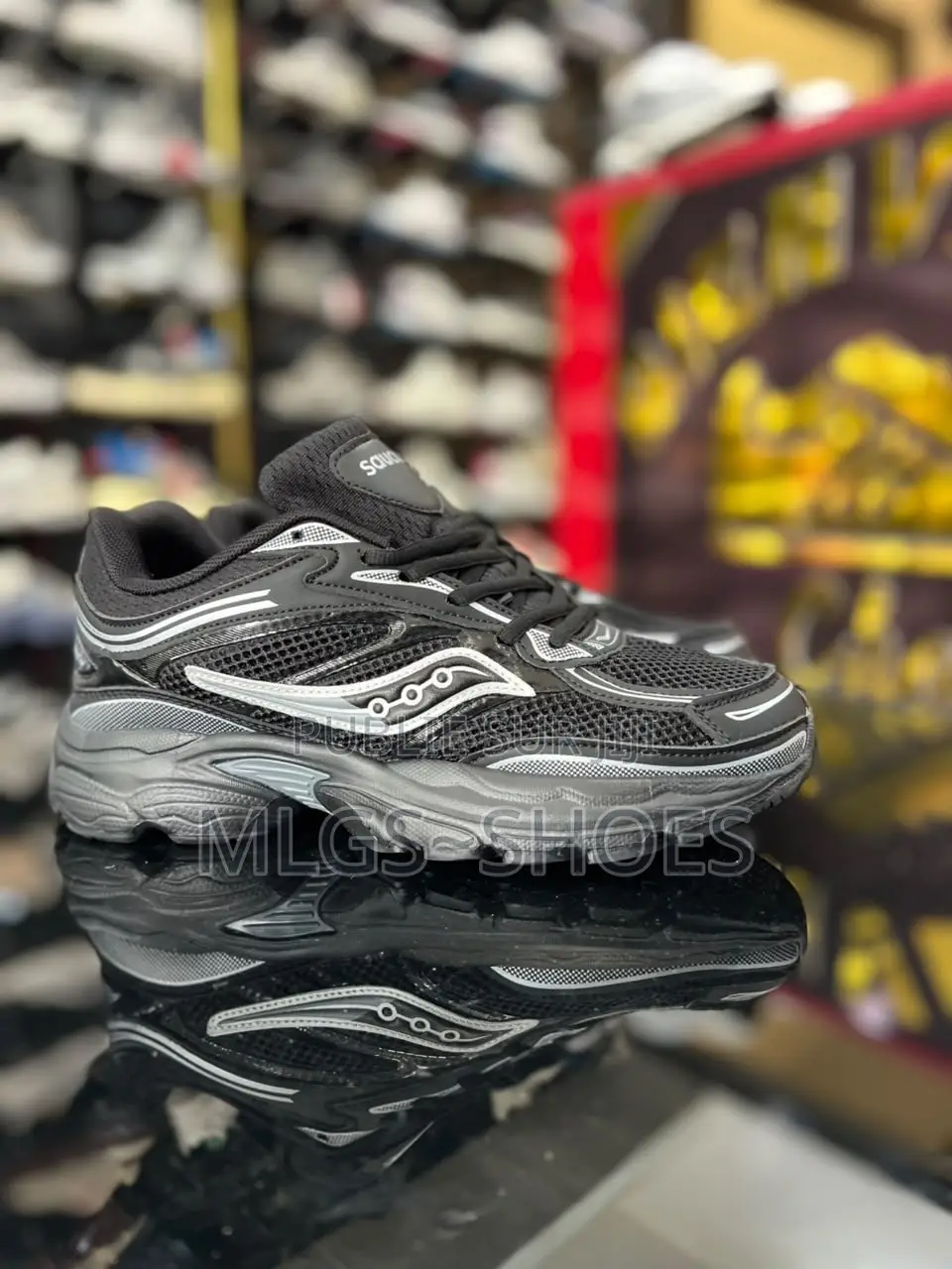 SAUCONY Omni 9