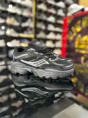 SAUCONY Omni 9