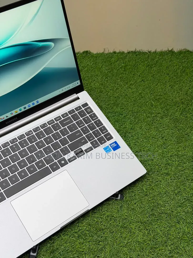 Nouveau Samsung Galaxy Book4 16GB Intel Core i7 SSD 512GB