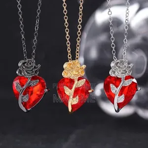 Collier Pendentif Cœur Cristal Rouge