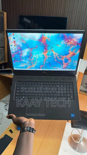 Ordinateur portable Dell Precision 7760 32GB Intel Core i7 SSD 512GB