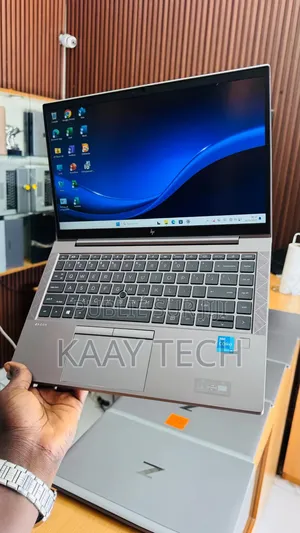 Nouveau HP ZBook Firefly G8 16GB Intel Core i5 SSD 256GB