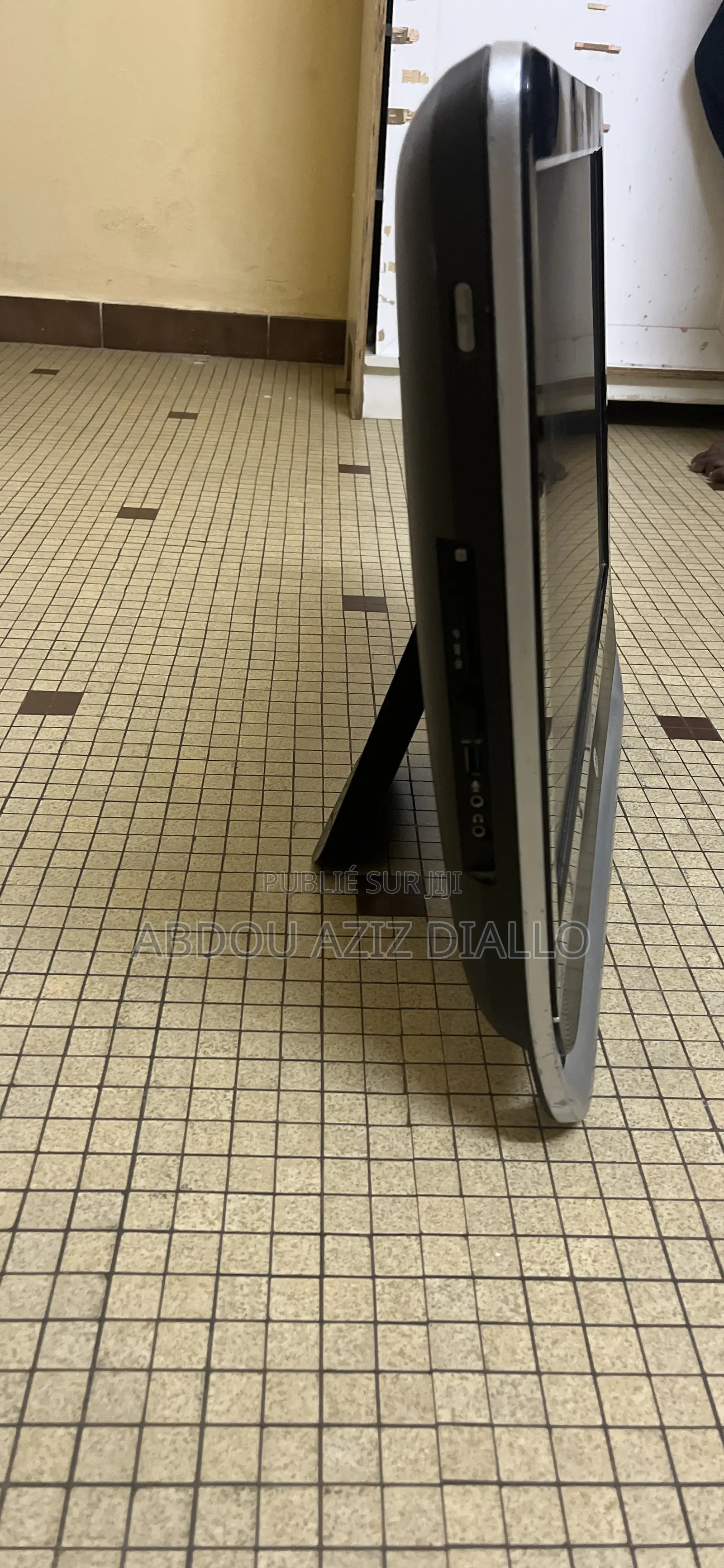 HP 200 G4 22 All-in-One 8GB Intel Core i3 HDD+SSD 500GB