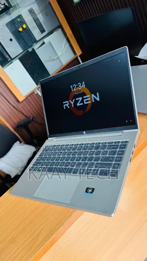 Ordinateur portable HP ProBook 445 G9 16GB AMD Ryzen 5 SSD 256GB