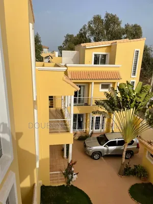 4chbre Villa dans Ngaparou, Thiès Sud à Vendre