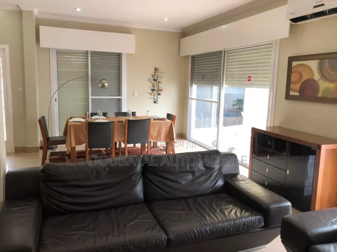 4chbre Villa dans Ngaparou, Thiès Sud à Vendre