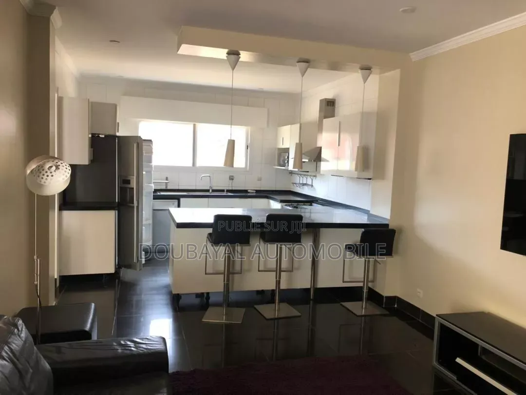 4chbre Villa dans Ngaparou, Thiès Sud à Vendre