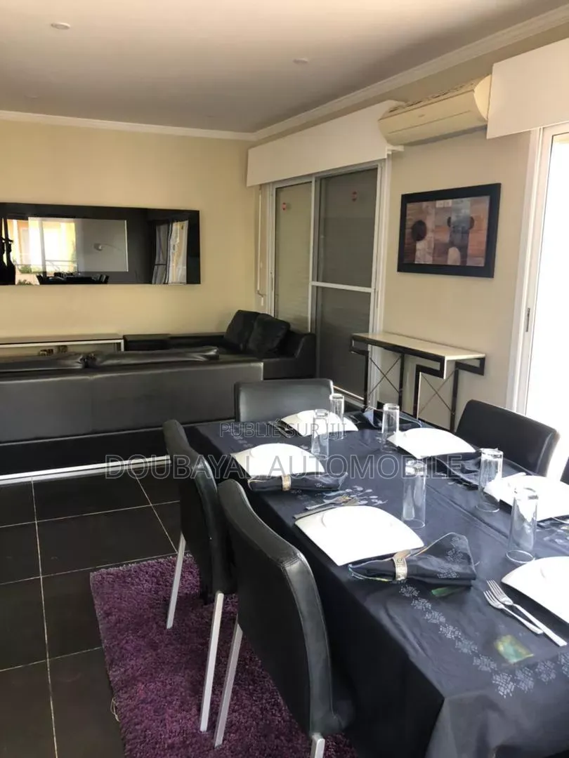 4chbre Villa dans Ngaparou, Thiès Sud à Vendre