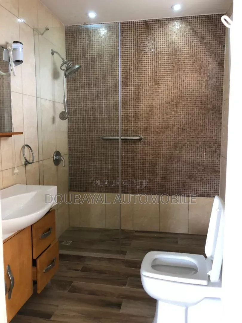 4chbre Villa dans Ngaparou, Thiès Sud à Vendre