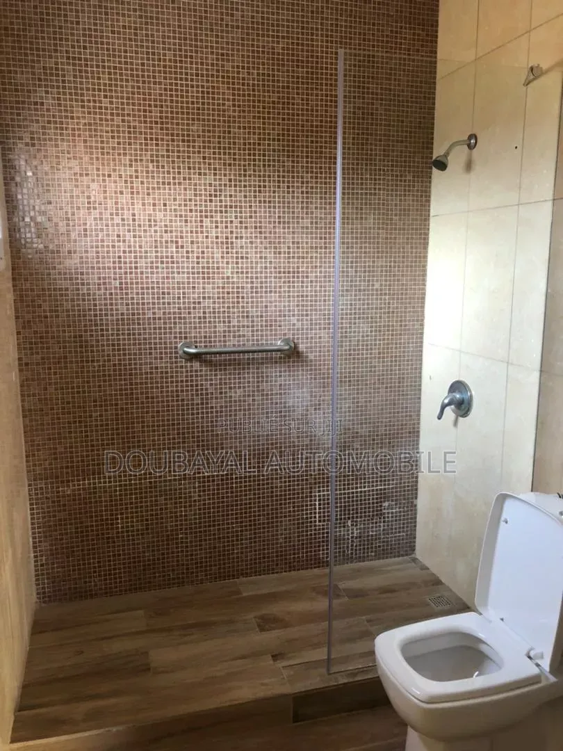 4chbre Villa dans Ngaparou, Thiès Sud à Vendre