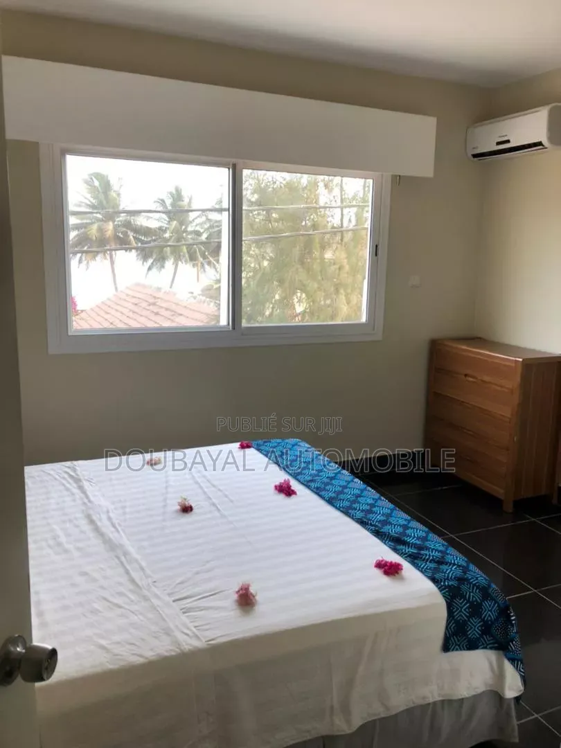4chbre Villa dans Ngaparou, Thiès Sud à Vendre