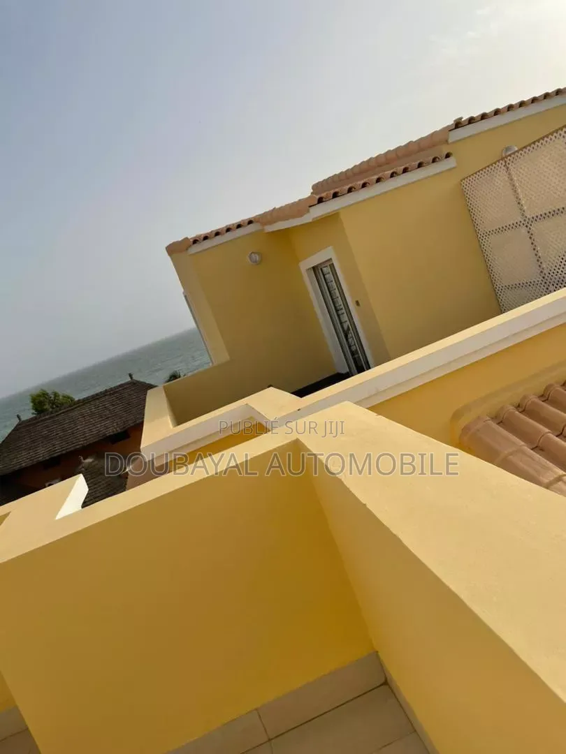 4chbre Villa dans Ngaparou, Thiès Sud à Vendre