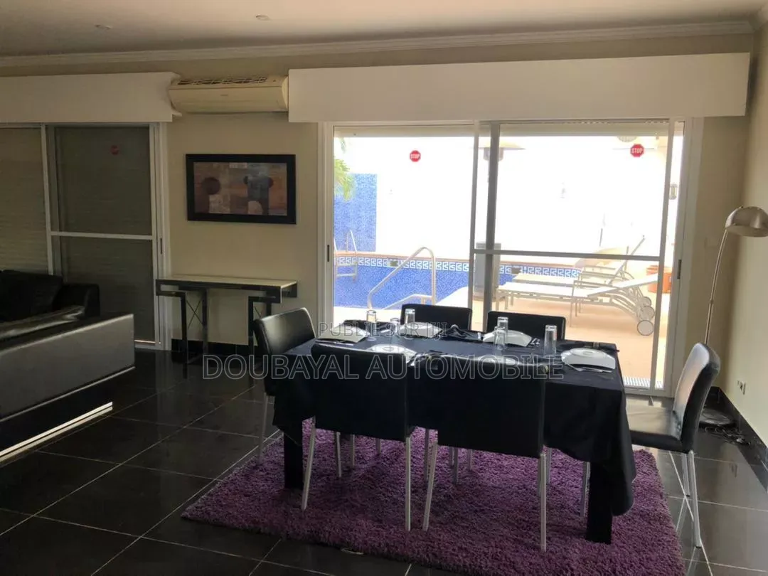 4chbre Villa dans Ngaparou, Thiès Sud à Vendre
