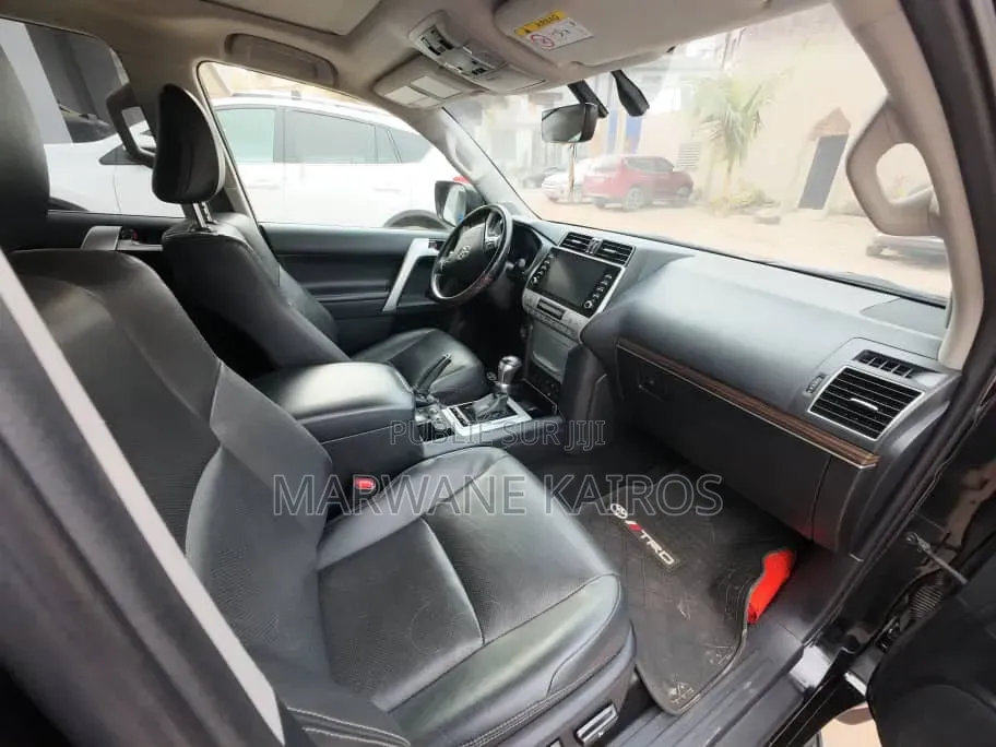 Toyota Land Cruiser 2023 Noir