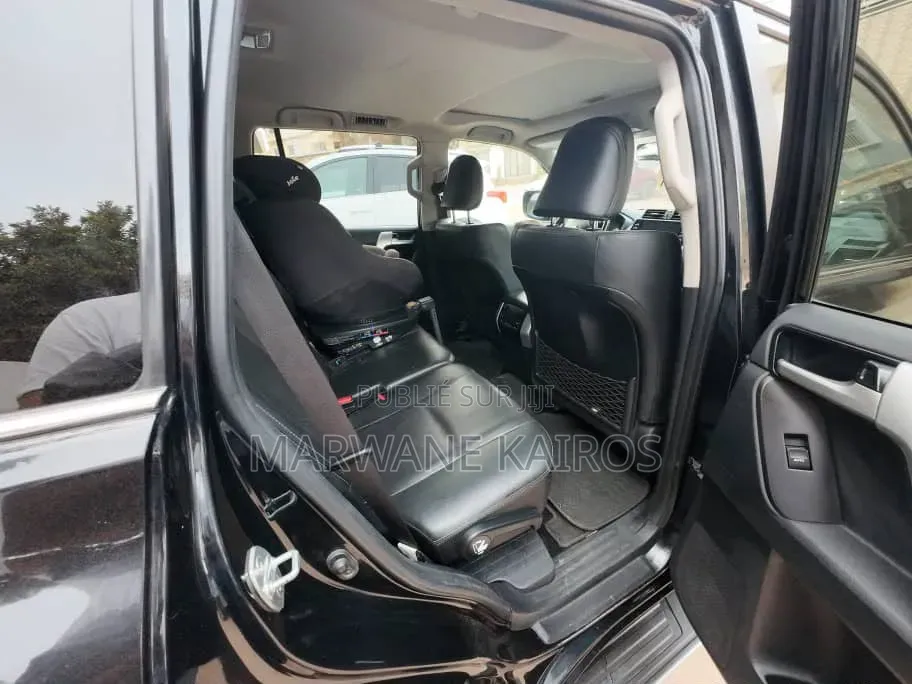 Toyota Land Cruiser 2023 Noir
