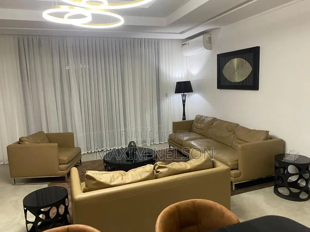 Meublé 3chbre Appartement dans Dakar Plateau à Louer