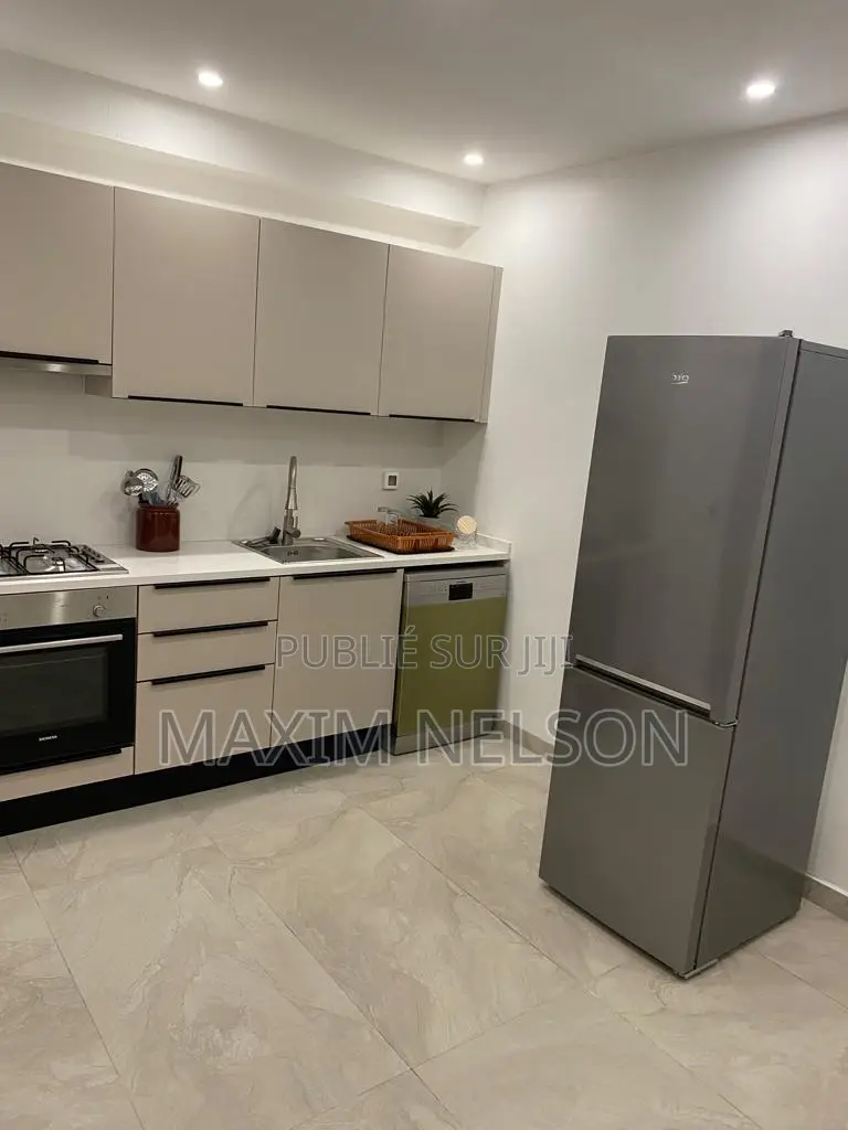Meublé 3chbre Appartement dans Dakar Plateau à Louer