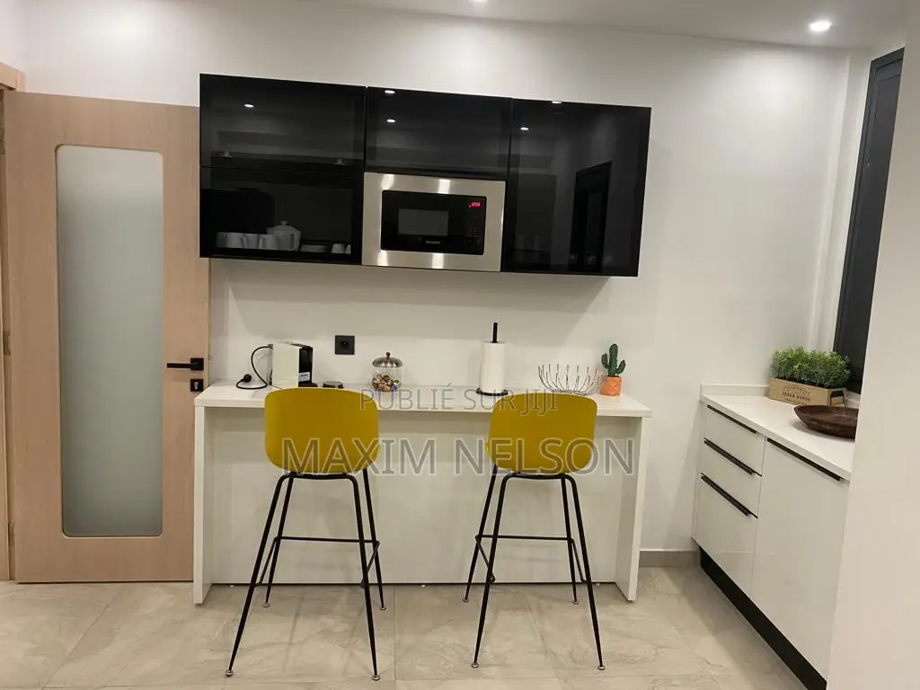 Meublé 3chbre Appartement dans Dakar Plateau à Louer