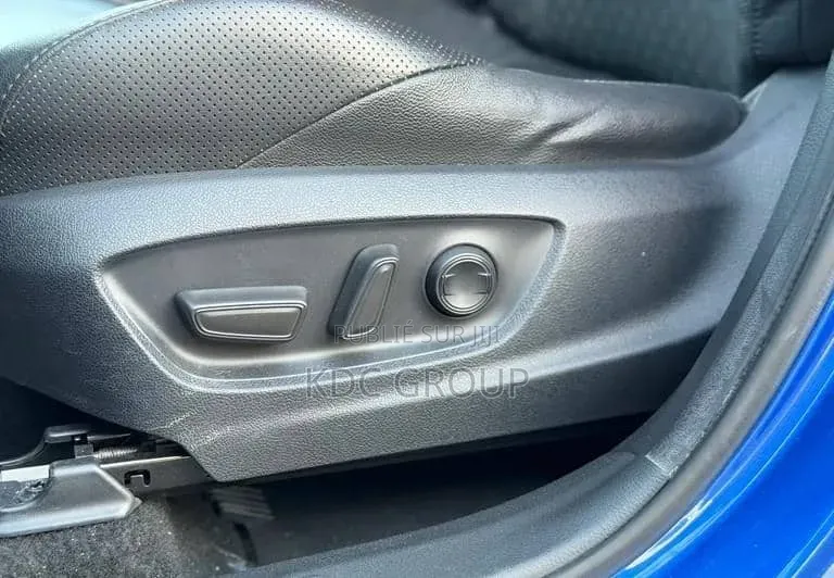 Toyota C-HR 2020 Bleu