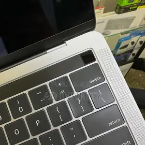 Nouveau Apple MacBook Pro 2019 16GB Intel Core i7 SSD 512GB