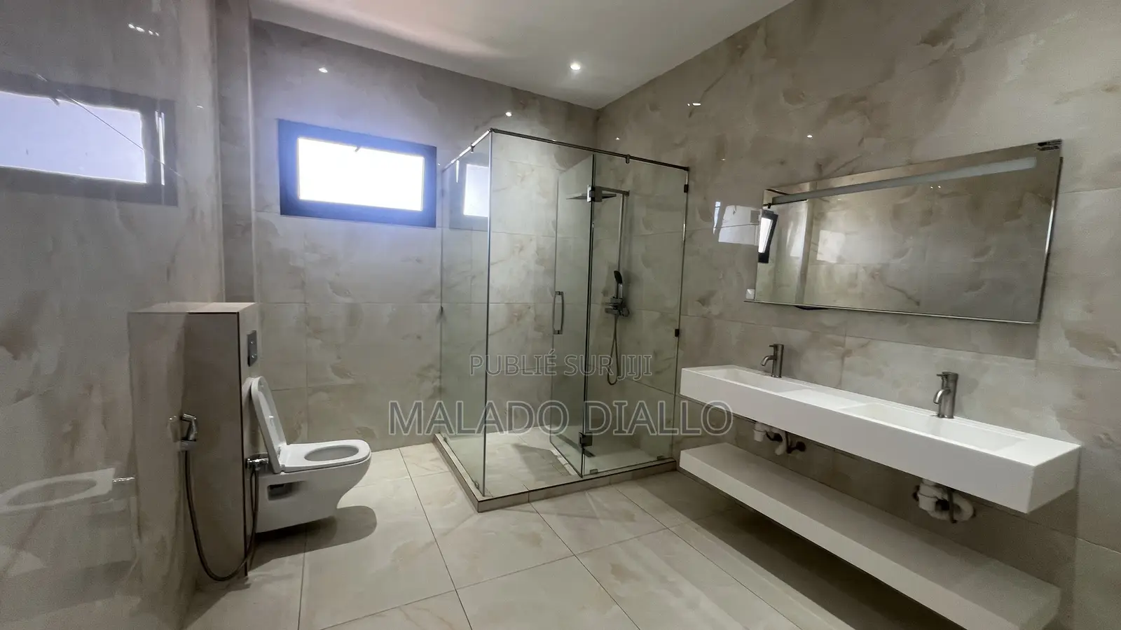 3chbre Appartement dans Buildings Africa, Ouakam à Louer