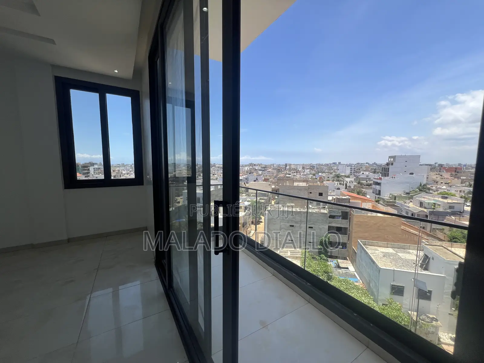 3chbre Appartement dans Buildings Africa, Ouakam à Louer