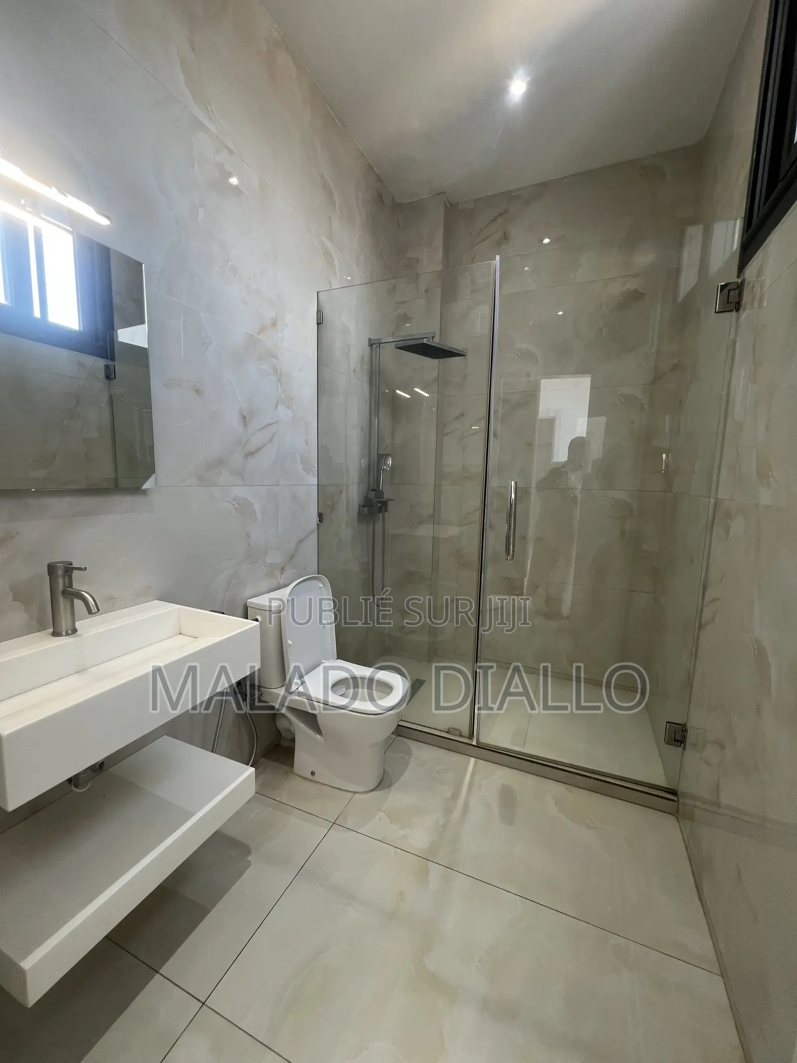 3chbre Appartement dans Buildings Africa, Ouakam à Louer