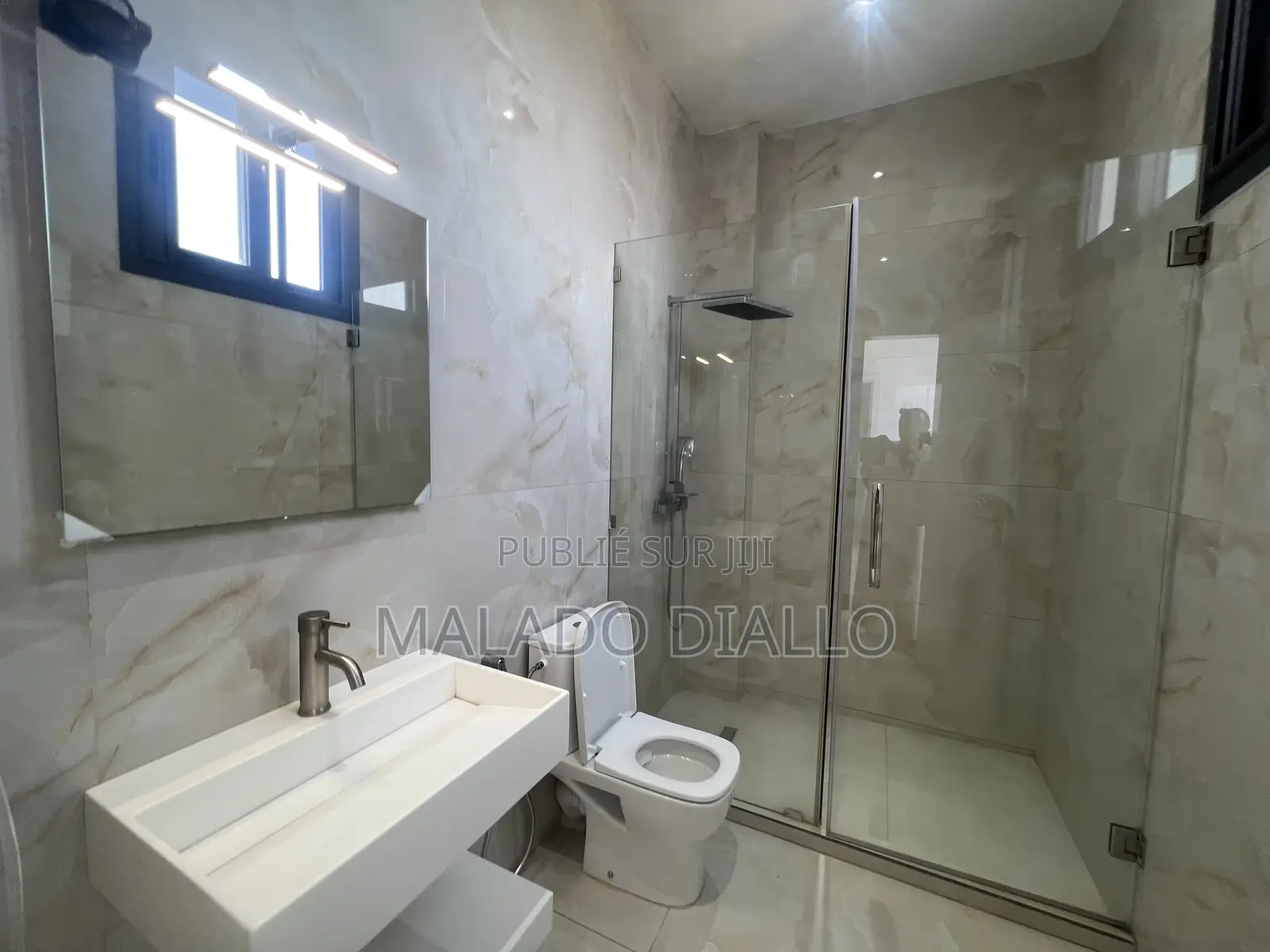 3chbre Appartement dans Buildings Africa, Ouakam à Louer
