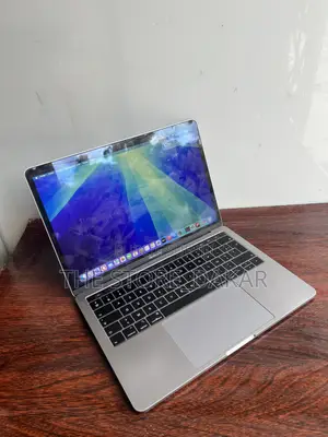 Nouveau Apple MacBook Pro 2019 8GB Intel Core i5 SSD 128GB