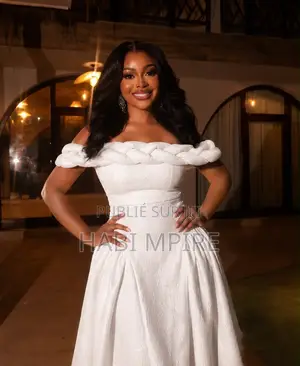 Reine De La Soirée Taille Haute.