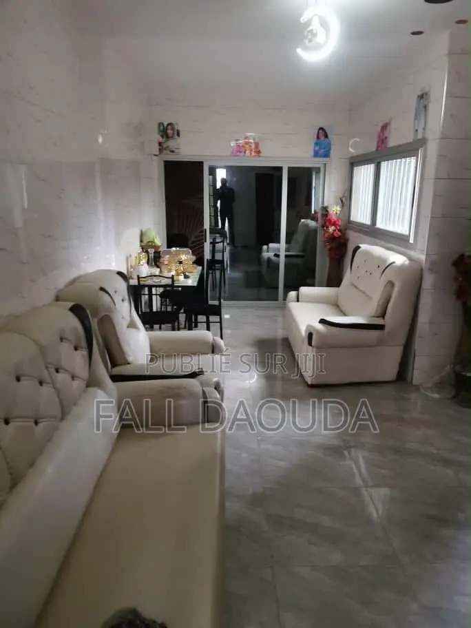 4chbre Villa dans Région de Dakar à Vendre