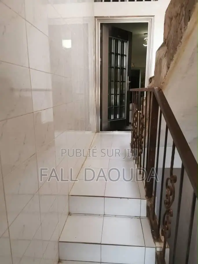 4chbre Villa dans Région de Dakar à Vendre