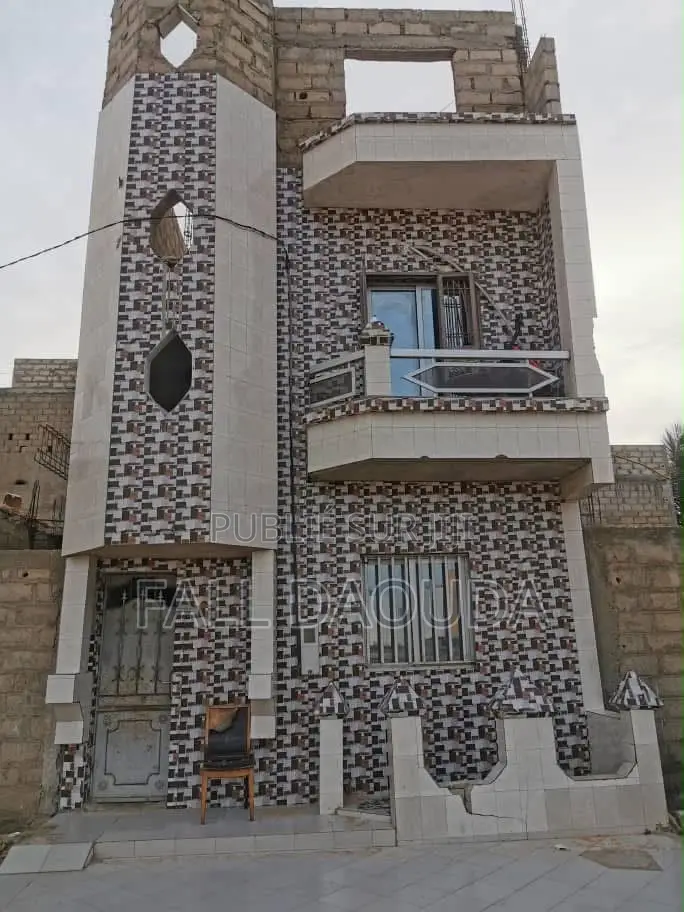 4chbre Villa dans Région de Dakar à Vendre