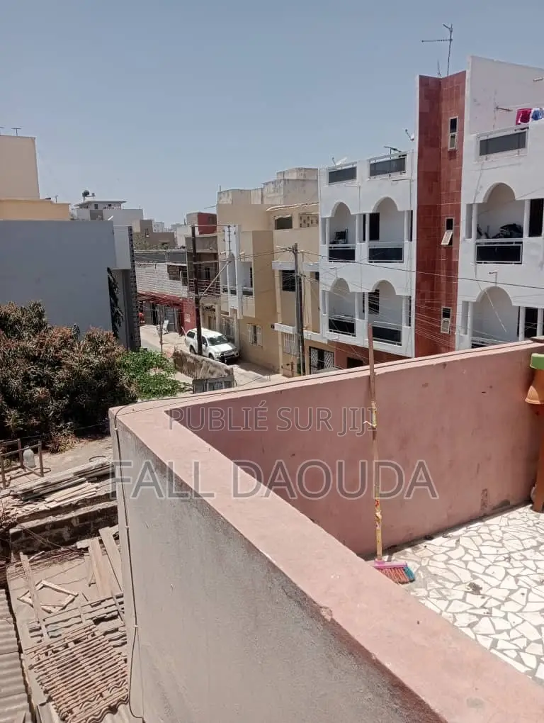 Meublé 20chbre Blocs d'appartements dans Région de Dakar à Vendre